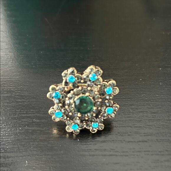 Fun Cocktail Flower Ring with Antique Gold Metal, Aqua and Green, Size 5 - Picture 10 of 16